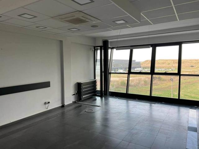 Izdavanje poslovno-skladišnog objekta Beograd – 2500m2, visoki regali, odlična lokacija