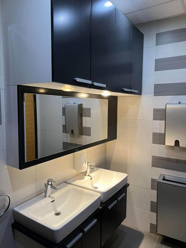 Izdavanje poslovno-skladišnog objekta Beograd – 2500m2, visoki regali, odlična lokacija