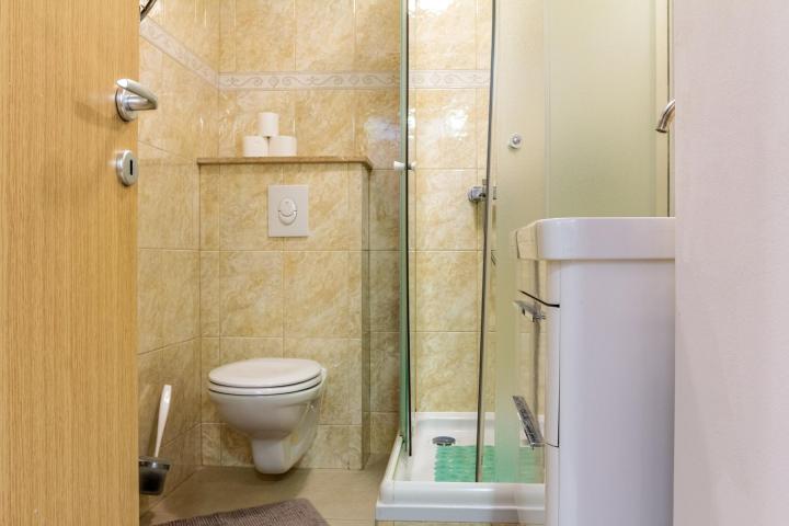 Split, Varoš, autentična kamena kuća s bazenom i saunom, NKP 192 m²