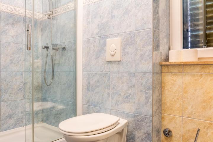 Split, Varoš, autentična kamena kuća s bazenom i saunom, NKP 192 m²
