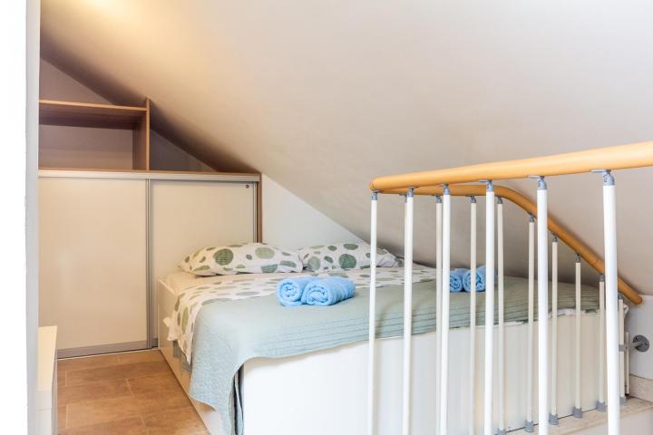 Split, Varoš, autentična kamena kuća s bazenom i saunom, NKP 192 m²
