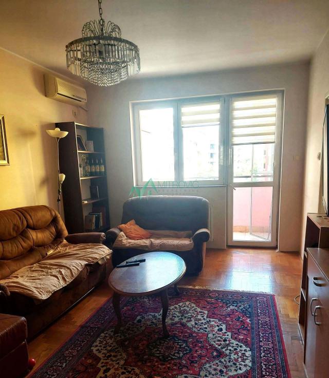 Izdavanje, Stan, 57m2 , Centar