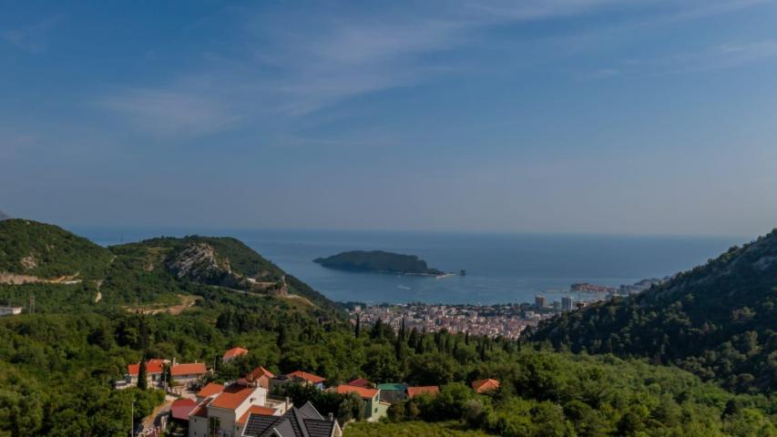 Luksuzna vila od 300 m² sa bazenom i panoramskim pogledom na more na prodaju – Markovići, Budva