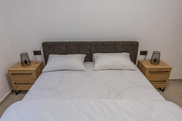Luksuzna vila od 300 m² sa bazenom i panoramskim pogledom na more na prodaju – Markovići, Budva (na 