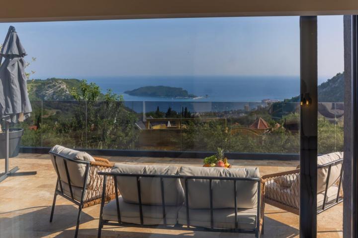 Luksuzna vila od 300 m² sa bazenom i panoramskim pogledom na more na prodaju – Markovići, Budva (na 