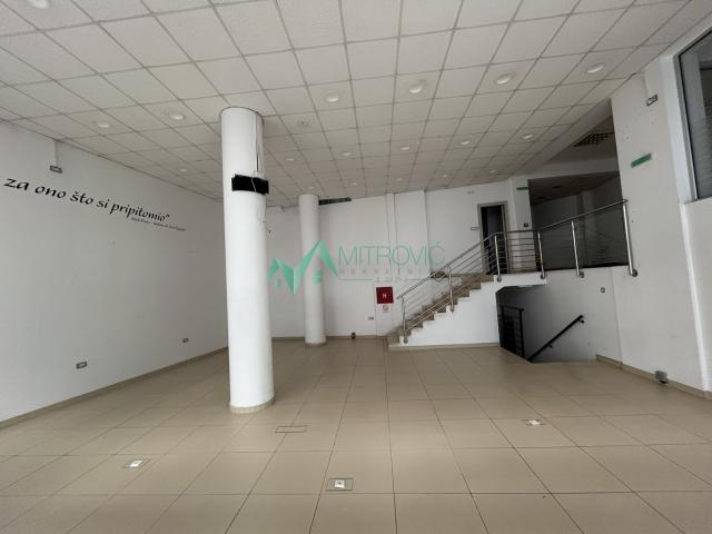 Izdavanje, Poslovni prostor, 230m2 , Bulevar Oslobođenja