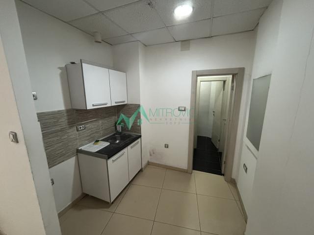 Izdavanje, Poslovni prostor, 230m2 , Bulevar Oslobođenja