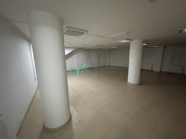 Izdavanje, Poslovni prostor, 230m2 , Bulevar Oslobođenja