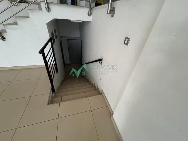 Izdavanje, Poslovni prostor, 230m2 , Bulevar Oslobođenja