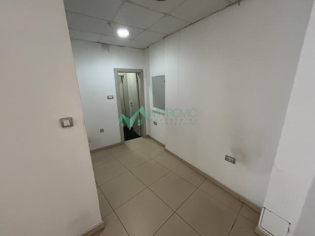Izdavanje, Poslovni prostor, 230m2 , Bulevar Oslobođenja