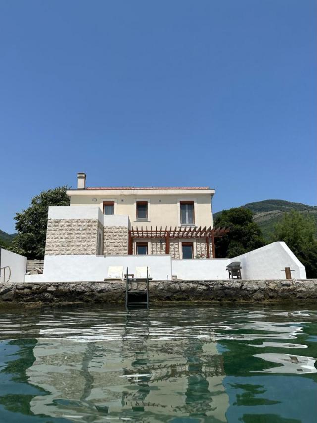 Prodaja, Kuća, 110m2 , Herceg Novi