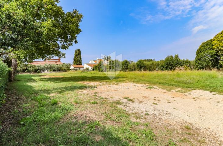 Poreč, građevinsko zemljište na traženoj lokaciji!