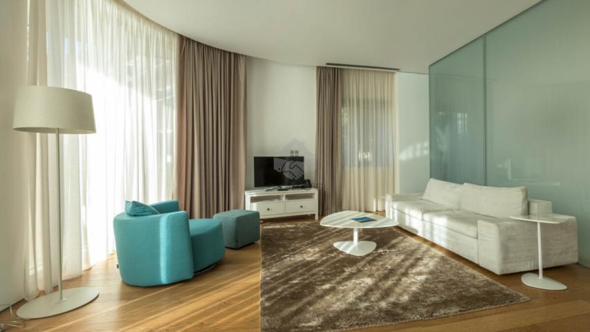 Jednosoban luksuzan stan 95m2 sa pogledom na more, Dukley Gardens - Budva
