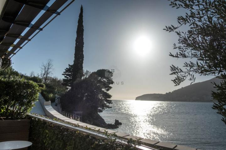 Jednosoban luksuzan stan 95m2 sa pogledom na more, Dukley Gardens - Budva