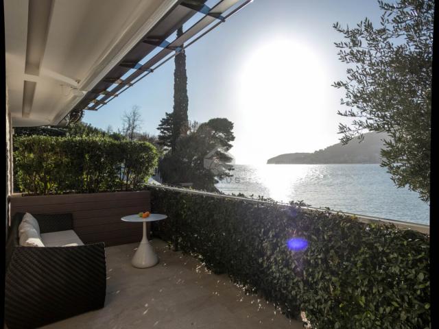 Jednosoban luksuzan stan 95m2 sa pogledom na more, Dukley Gardens - Budva