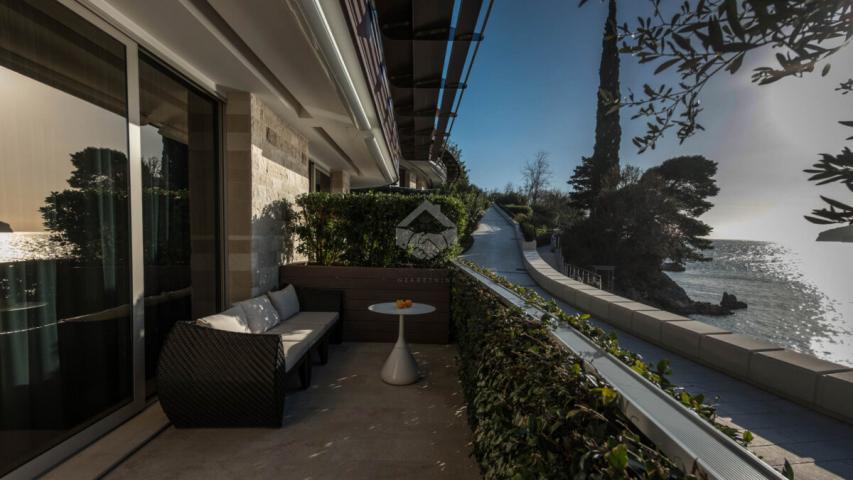 Jednosoban luksuzan stan 95m2 sa pogledom na more, Dukley Gardens - Budva