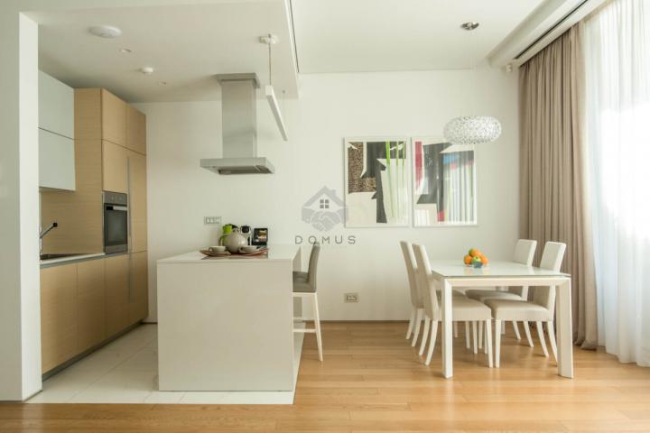 Jednosoban luksuzan stan 95m2 sa pogledom na more, Dukley Gardens - Budva