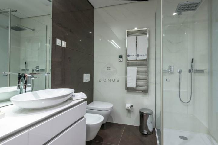 Jednosoban luksuzan stan 95m2 sa pogledom na more, Dukley Gardens - Budva