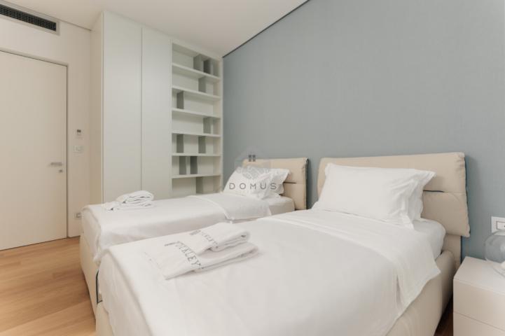 Trosoban luksuzan stan 214m2 sa pogledom na more, Dukley Gardens – Budva
