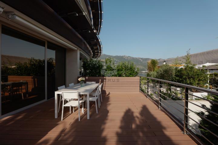 Trosoban luksuzan stan 214m2 sa pogledom na more, Dukley Gardens – Budva