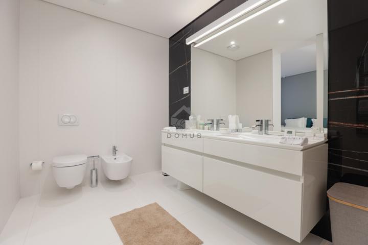 Trosoban luksuzan stan 214m2 sa pogledom na more, Dukley Gardens – Budva