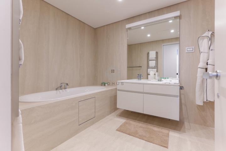 Trosoban luksuzan stan 214m2 sa pogledom na more, Dukley Gardens – Budva
