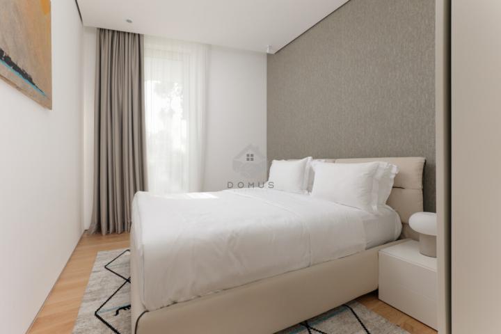 Trosoban luksuzan stan 214m2 sa pogledom na more, Dukley Gardens – Budva