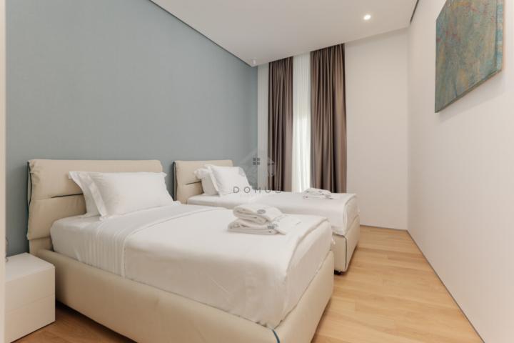 Trosoban luksuzan stan 214m2 sa pogledom na more, Dukley Gardens – Budva
