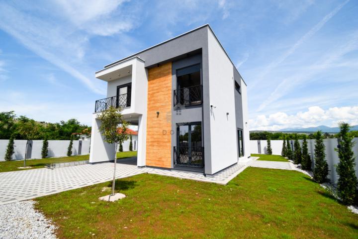 Porodična kuća 154m2 na placu 506m2, Dahna - Podgorica
