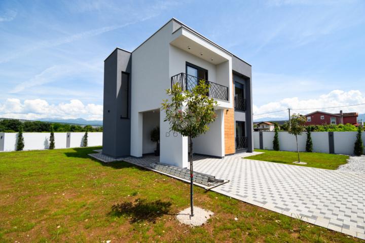 Porodična kuća 154m2 na placu 506m2, Dahna - Podgorica