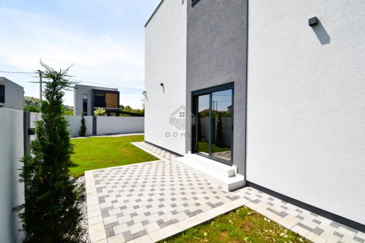 Porodična kuća 154m2 na placu 506m2, Dahna - Podgorica