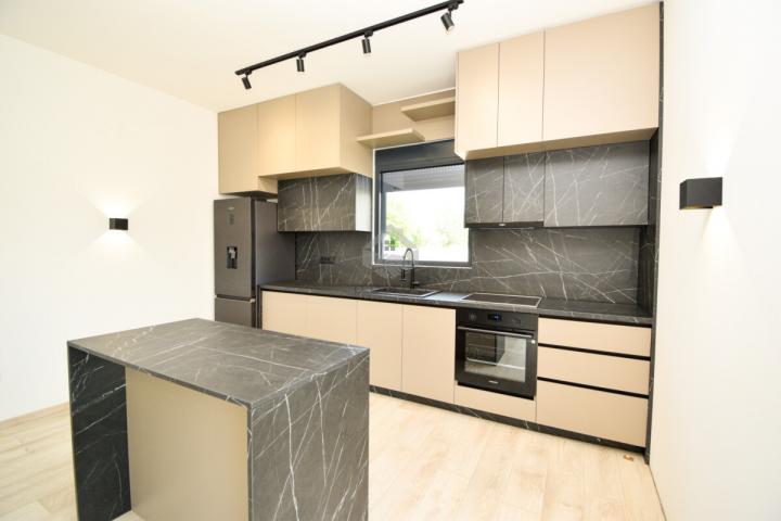 Porodična kuća 154m2 na placu 506m2, Dahna - Podgorica