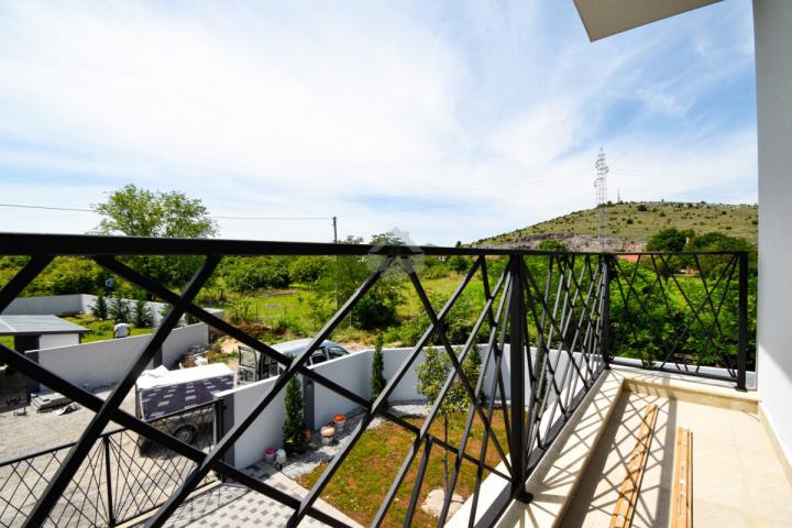 Porodična kuća 154m2 na placu 506m2, Dahna - Podgorica