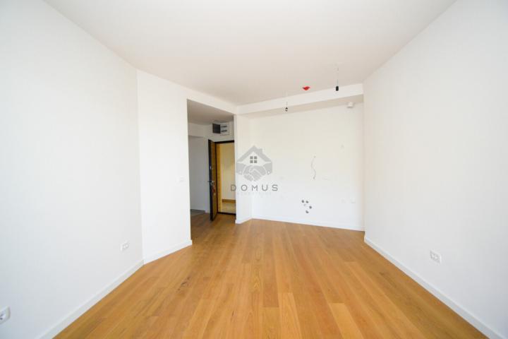 Jednosoban nov stan 56m2 + bašta 15m2, Bečići - Podgorica