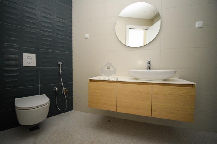 Jednosoban nov stan 56m2 + bašta 15m2, Bečići - Podgorica