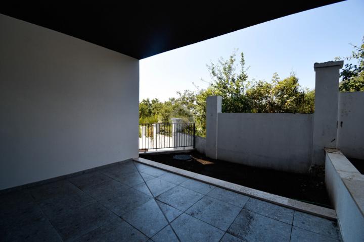 Jednosoban nov stan 56m2 + bašta 15m2, Bečići - Podgorica