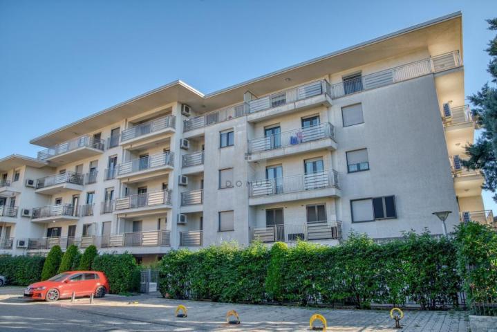 Dvosoban stan 90m2 + parking, Gorica - Podgorica