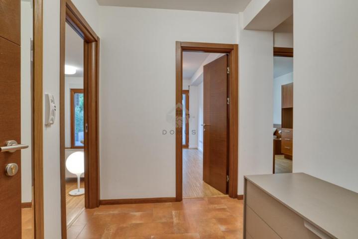 Dvosoban stan 90m2 + parking, Gorica - Podgorica