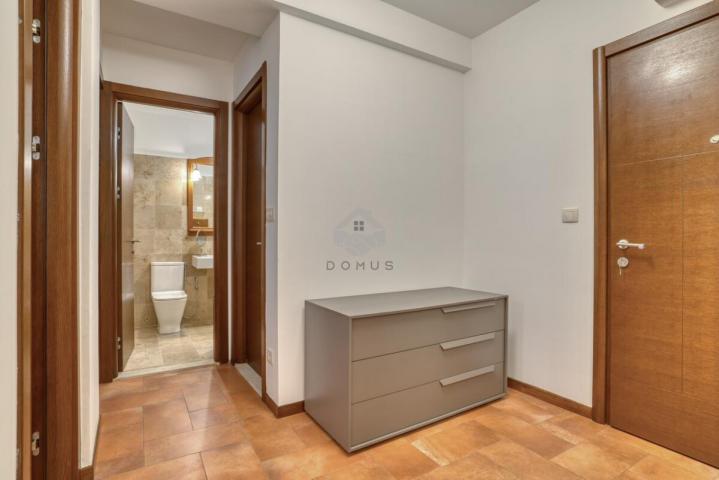 Dvosoban stan 90m2 + parking, Gorica - Podgorica