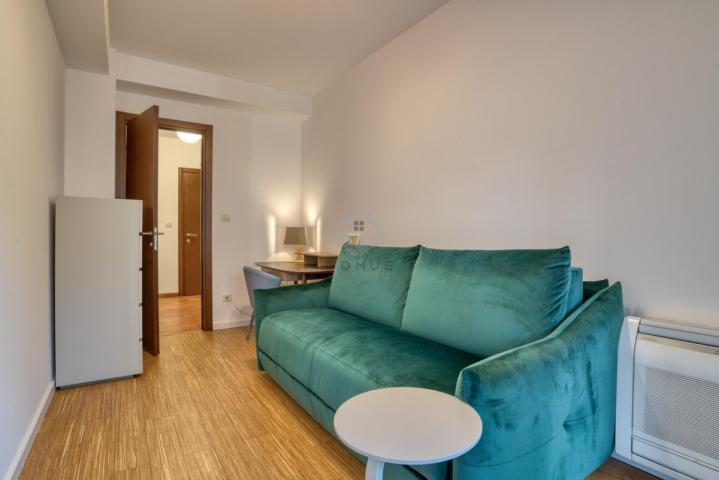 Dvosoban stan 90m2 + parking, Gorica - Podgorica