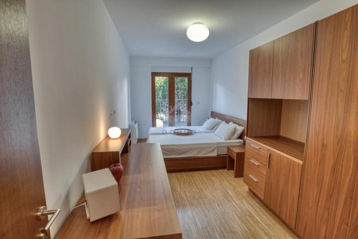 Dvosoban stan 90m2 + parking, Gorica - Podgorica