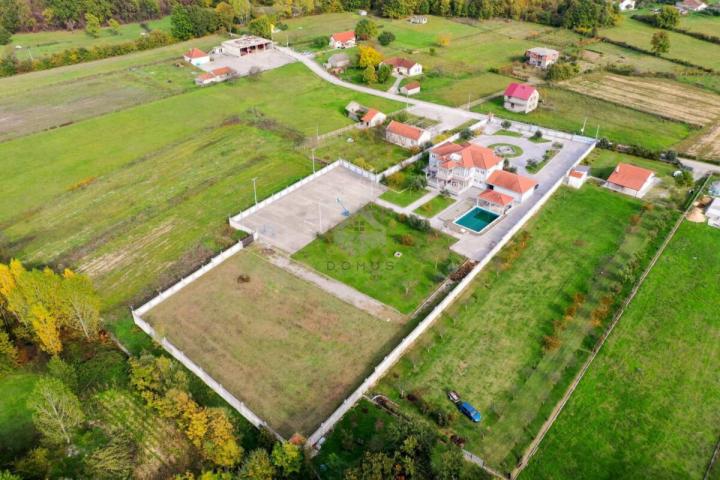 Luksuzna vila 560m2 sa bazenom, Begovine - Danilovgrad