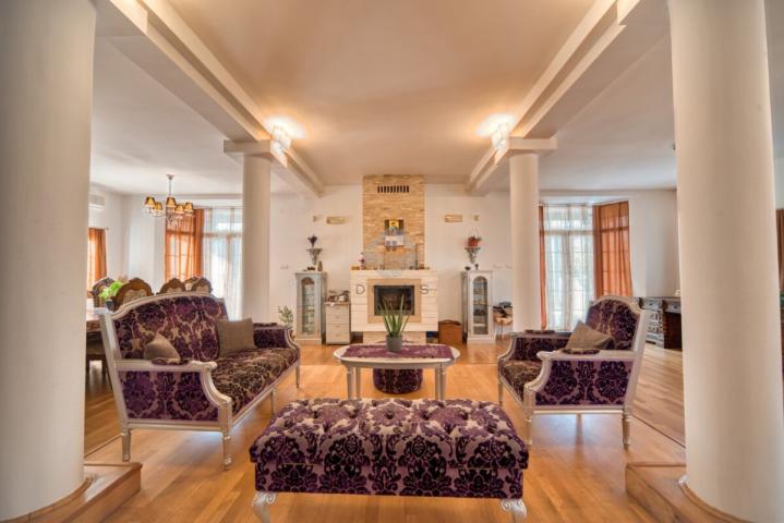 Luksuzna vila 560m2 sa bazenom, Begovine - Danilovgrad