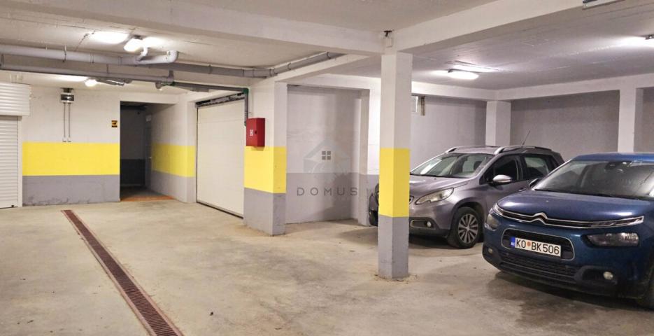 Dvosoban stan 63m2 + garaža, Pod Kuk - Tivat