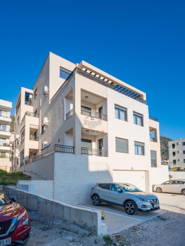 Dvosoban stan 63m2 + garaža, Pod Kuk - Tivat