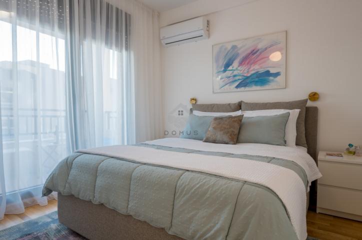 Dvosoban stan 63m2 + garaža, Pod Kuk - Tivat