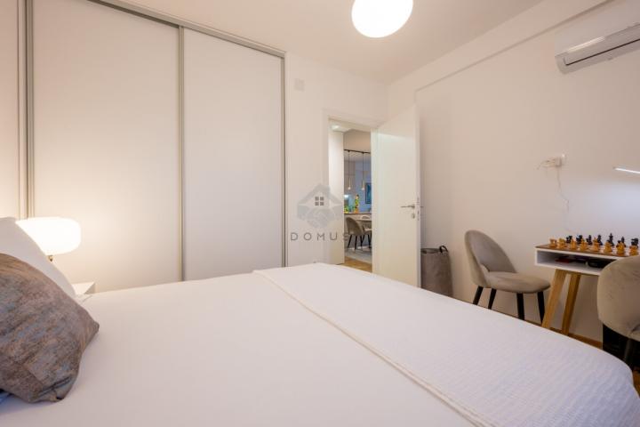 Dvosoban stan 63m2 + garaža, Pod Kuk - Tivat