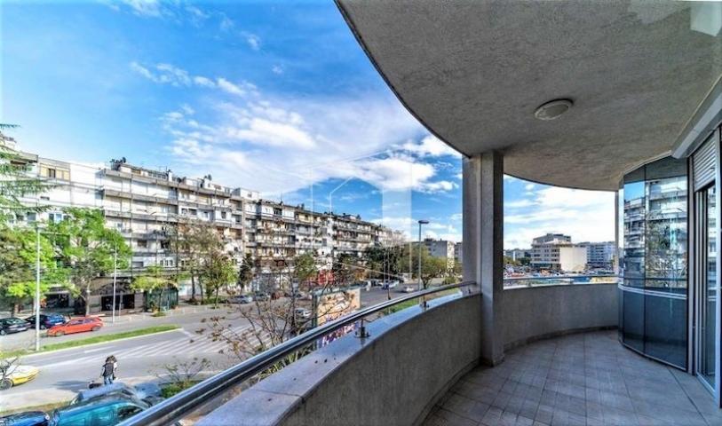 Trosoban luks namješten stan, 140m2, Preko Morače, Podgorica