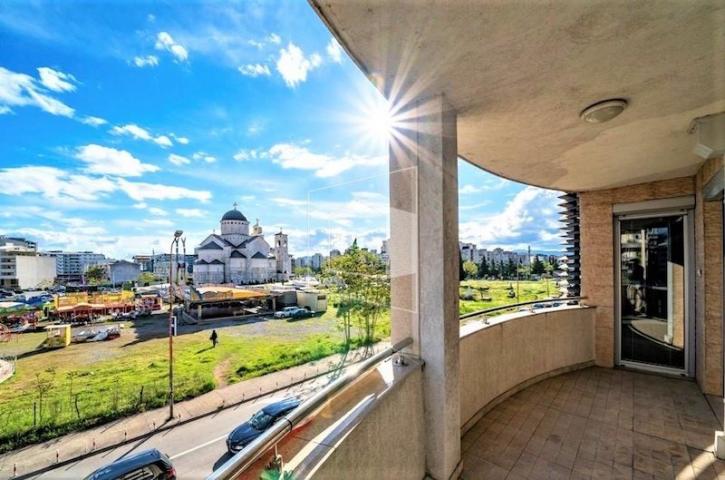 Trosoban luks namješten stan, 140m2, Preko Morače, Podgorica