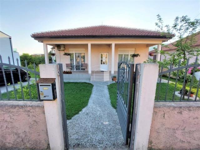 Namještena kuća, 120m2, Tološi, Podgorica